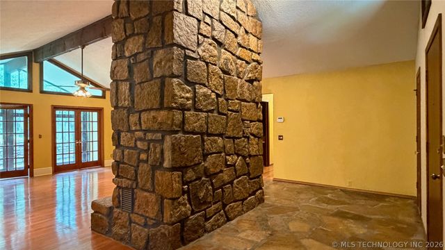 1205 E 10th Street, Sand Springs, OK 74063