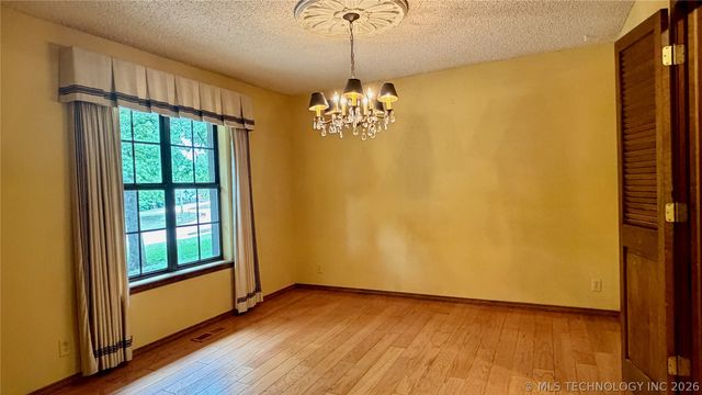 1205 E 10th Street, Sand Springs, OK 74063