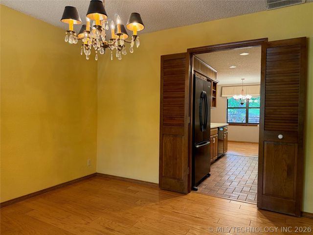 1205 E 10th Street, Sand Springs, OK 74063