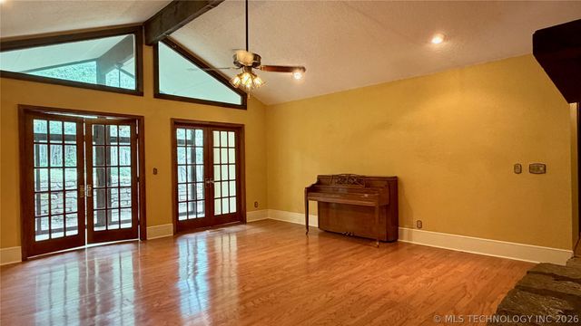1205 E 10th Street, Sand Springs, OK 74063