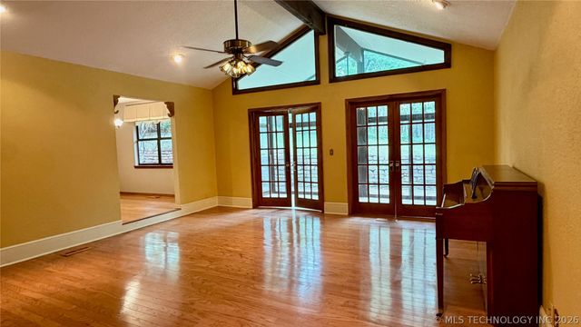 1205 E 10th Street, Sand Springs, OK 74063