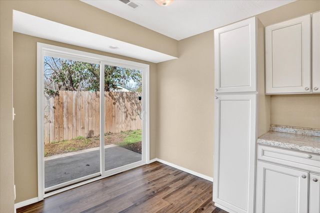 1020 N Ethyl Avenue, Springfield, MO 65802