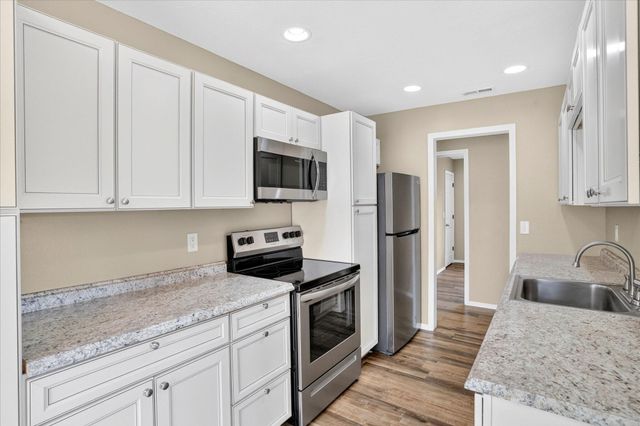 1020 N Ethyl Avenue, Springfield, MO 65802