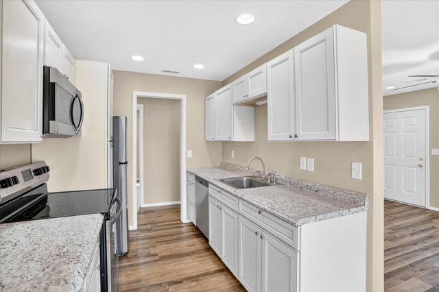 1020 N Ethyl Avenue, Springfield, MO 65802