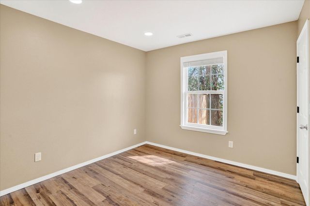 1020 N Ethyl Avenue, Springfield, MO 65802