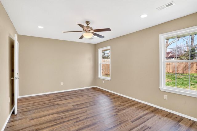 1020 N Ethyl Avenue, Springfield, MO 65802