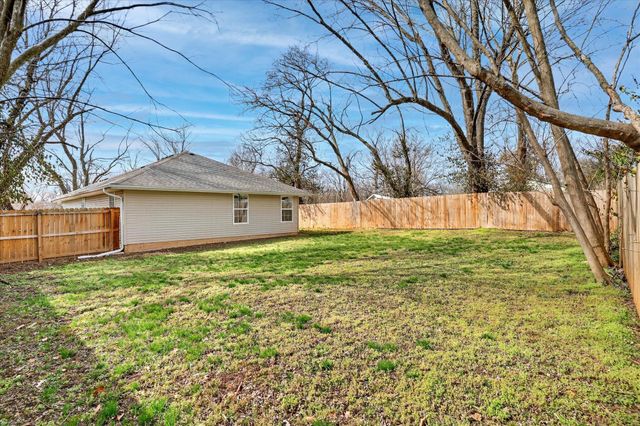 1020 N Ethyl Avenue, Springfield, MO 65802
