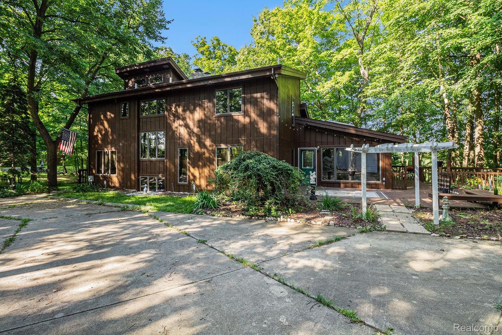 5365 S Bancroft Road, Shiawassee Township, MI 48429