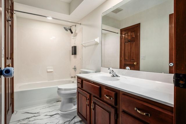 5690 Duddingston Drive, Dublin, OH 43017