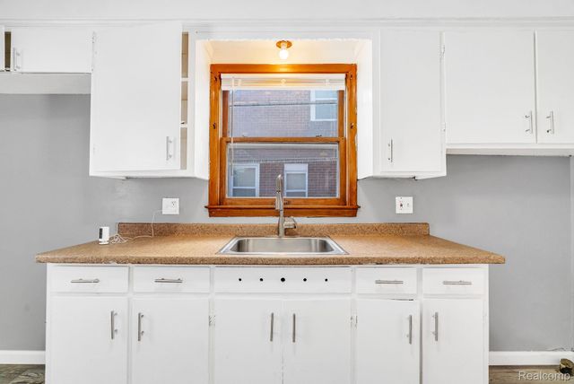 5330 Hereford Street, Detroit, MI 48224