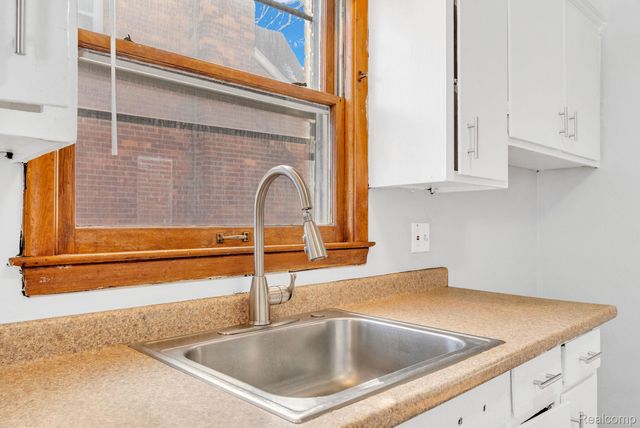 5330 Hereford Street, Detroit, MI 48224