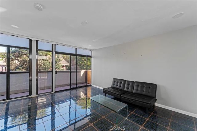 2525 E 19th Street 24, Signal Hill, CA 90755