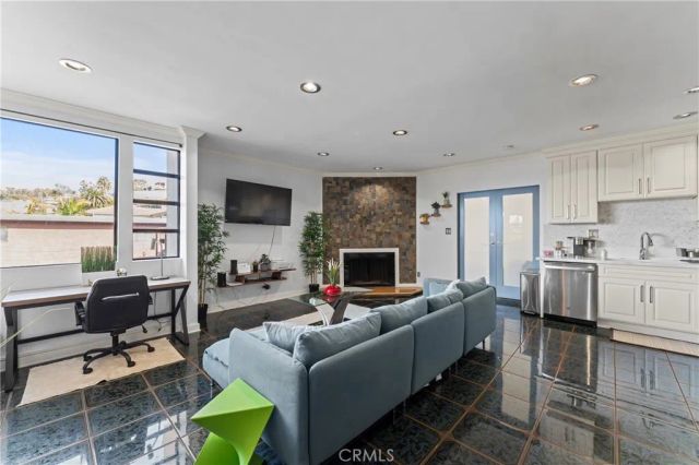 2525 E 19th Street 24, Signal Hill, CA 90755