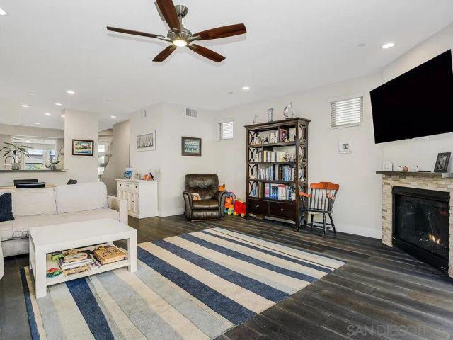 938 Opal, San Diego, CA 92109