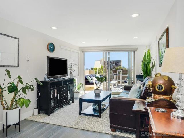 938 Opal, San Diego, CA 92109