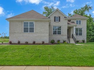 608 Lyndhurst Court, Clarksville, TN 37043