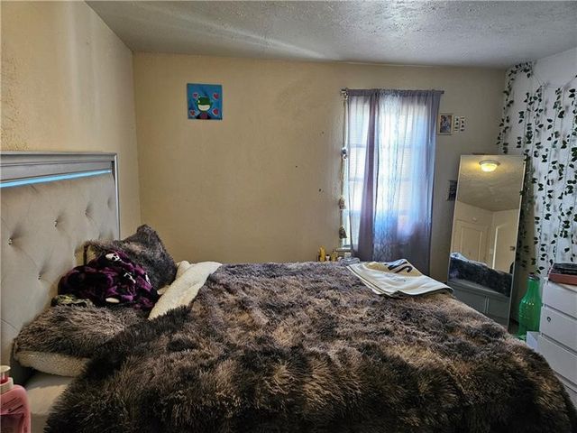 211 Bruce St, Mckees Rocks, PA 15136