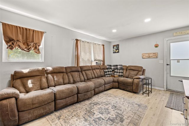 1632 N Thompson Drive, Bay Shore, NY 11706
