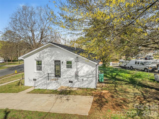 4629 Hidden Valley Road, Charlotte, NC 28213
