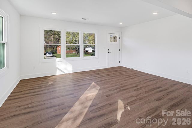 4629 Hidden Valley Road, Charlotte, NC 28213