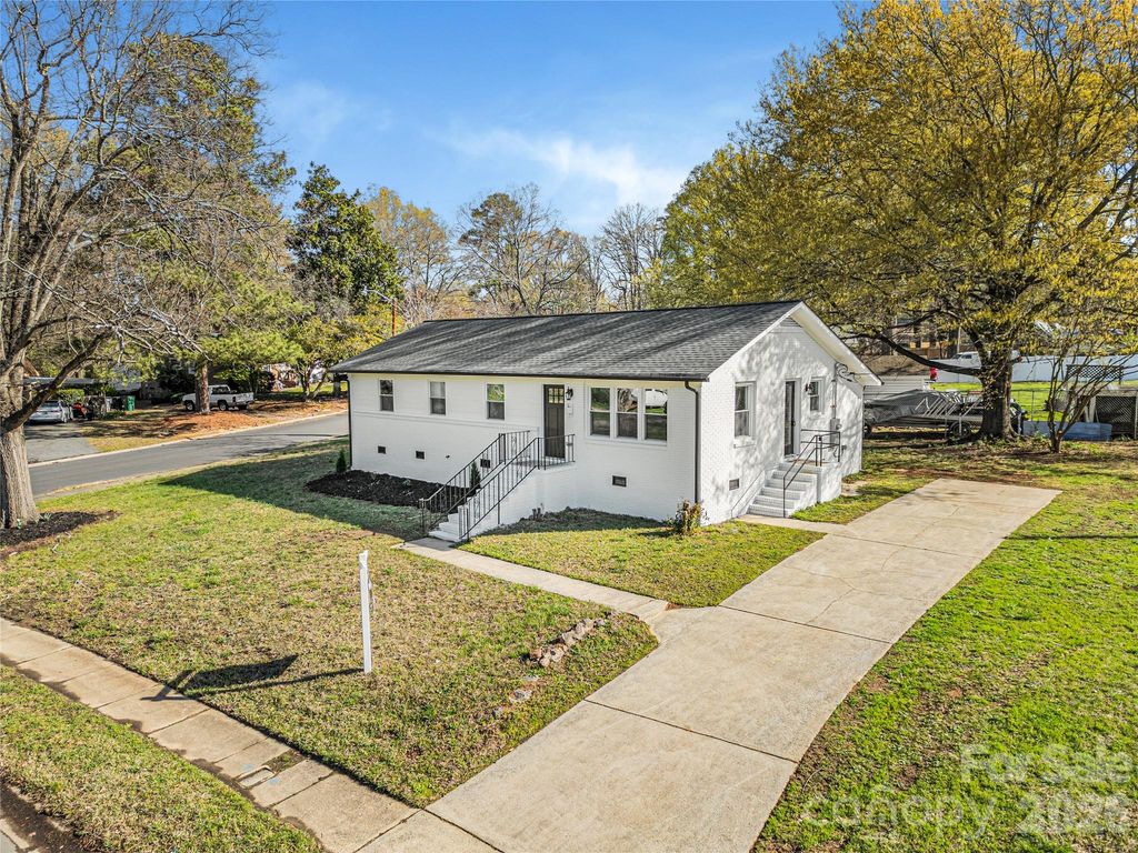 4629 Hidden Valley Road, Charlotte, NC 28213