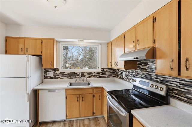 7643 E 20th Avenue, Anchorage, AK 99504