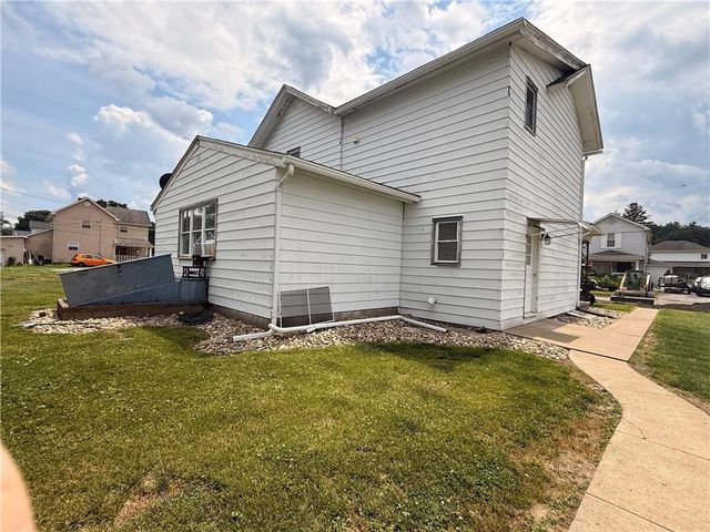 239 Kay St, Wampum, PA 16157