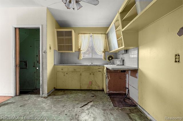 15211 Joan Street, Oak Park, MI 48237