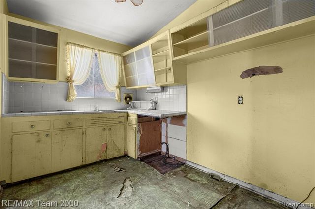 15211 Joan Street, Oak Park, MI 48237