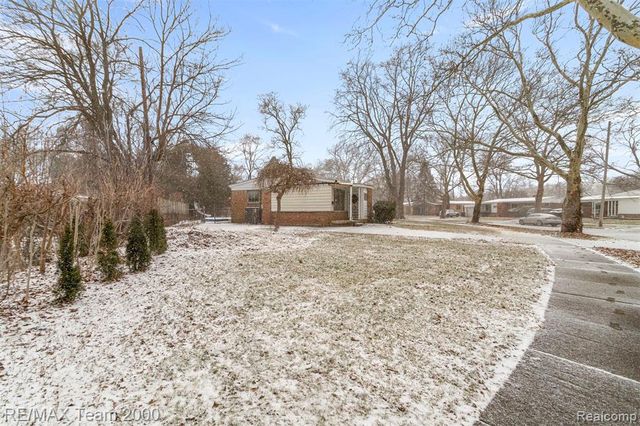 15211 Joan Street, Oak Park, MI 48237