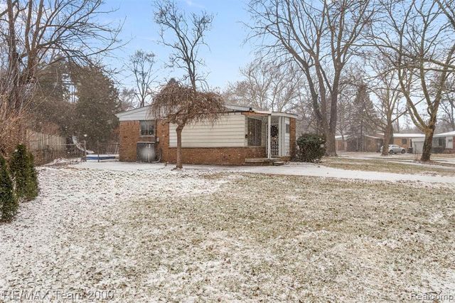 15211 Joan Street, Oak Park, MI 48237