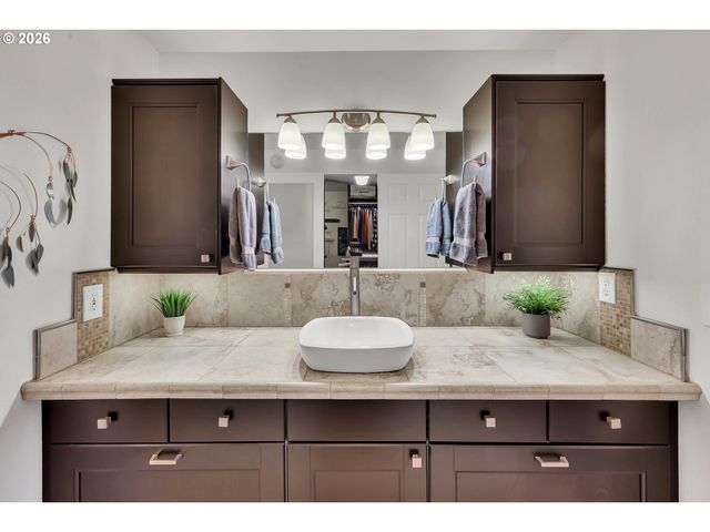 16431 Nw CHARLAIS St, Beaverton, OR 97006