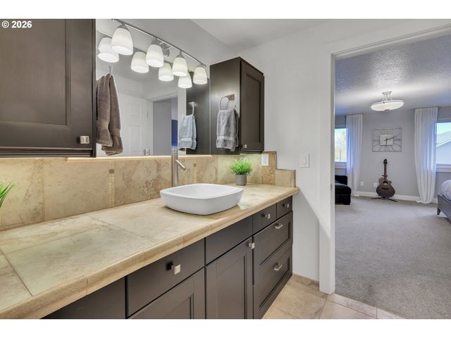 16431 Nw CHARLAIS St, Beaverton, OR 97006