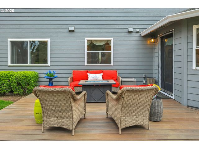 16431 Nw CHARLAIS St, Beaverton, OR 97006