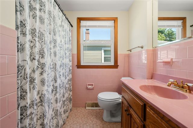 21 Ashley Street, Cranston, RI 02920