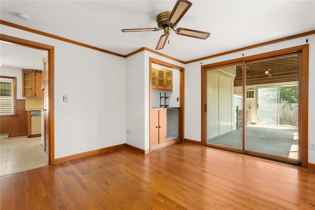 21 Ashley Street, Cranston, RI 02920