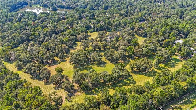 6075 Highline Drive, Montgomery, TX 77316