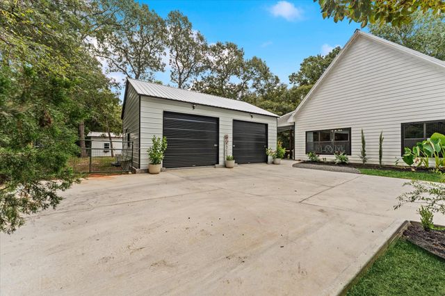 6075 Highline Drive, Montgomery, TX 77316