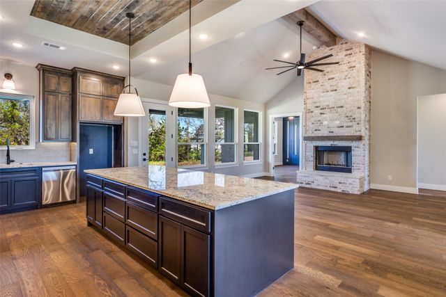 555 Aermotor Loop, Weatherford, TX 76085