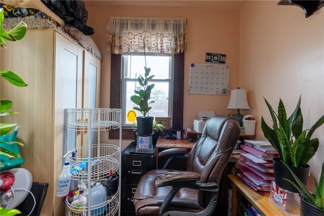 47 May Ave, Mckees Rocks, PA 15136