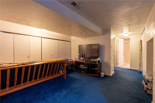 47 May Ave, Mckees Rocks, PA 15136