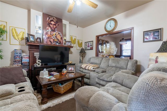 47 May Ave, Mckees Rocks, PA 15136