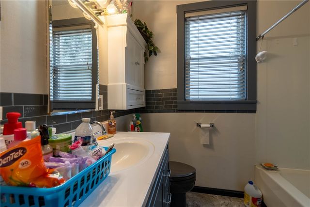 47 May Ave, Mckees Rocks, PA 15136