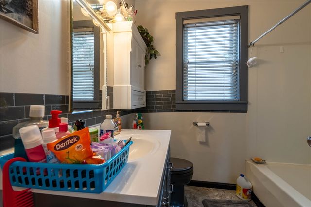 47 May Ave, Mckees Rocks, PA 15136