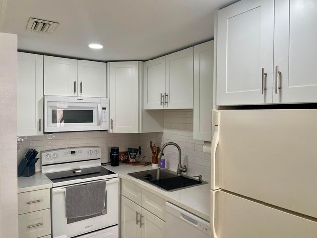 1100 Crystal Lake Drive 207, Deerfield Beach, FL 33064