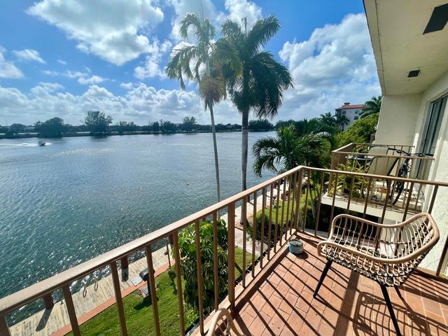 1100 Crystal Lake Drive 207, Deerfield Beach, FL 33064