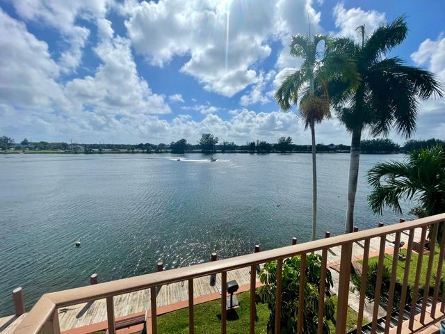 1100 Crystal Lake Drive 207, Deerfield Beach, FL 33064