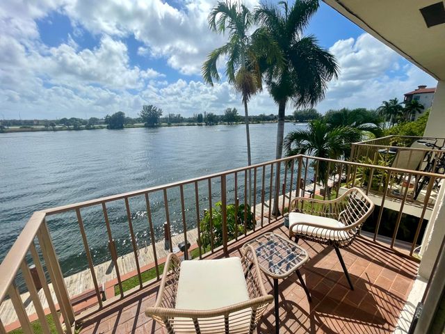 1100 Crystal Lake Drive 207, Deerfield Beach, FL 33064