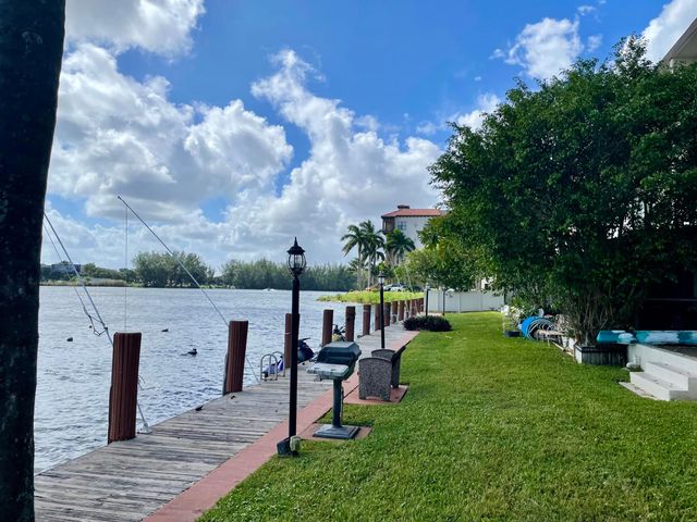 1100 Crystal Lake Drive 207, Deerfield Beach, FL 33064