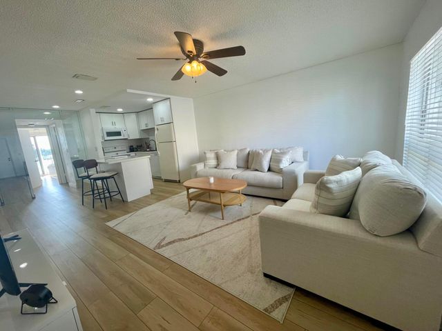 1100 Crystal Lake Drive 207, Deerfield Beach, FL 33064